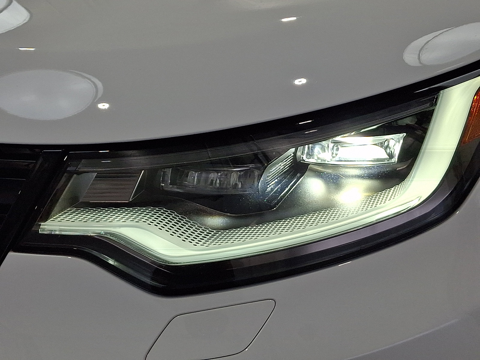 Certified 2025 Land Rover Discovery Dynamic SE AWD/4WD image 9