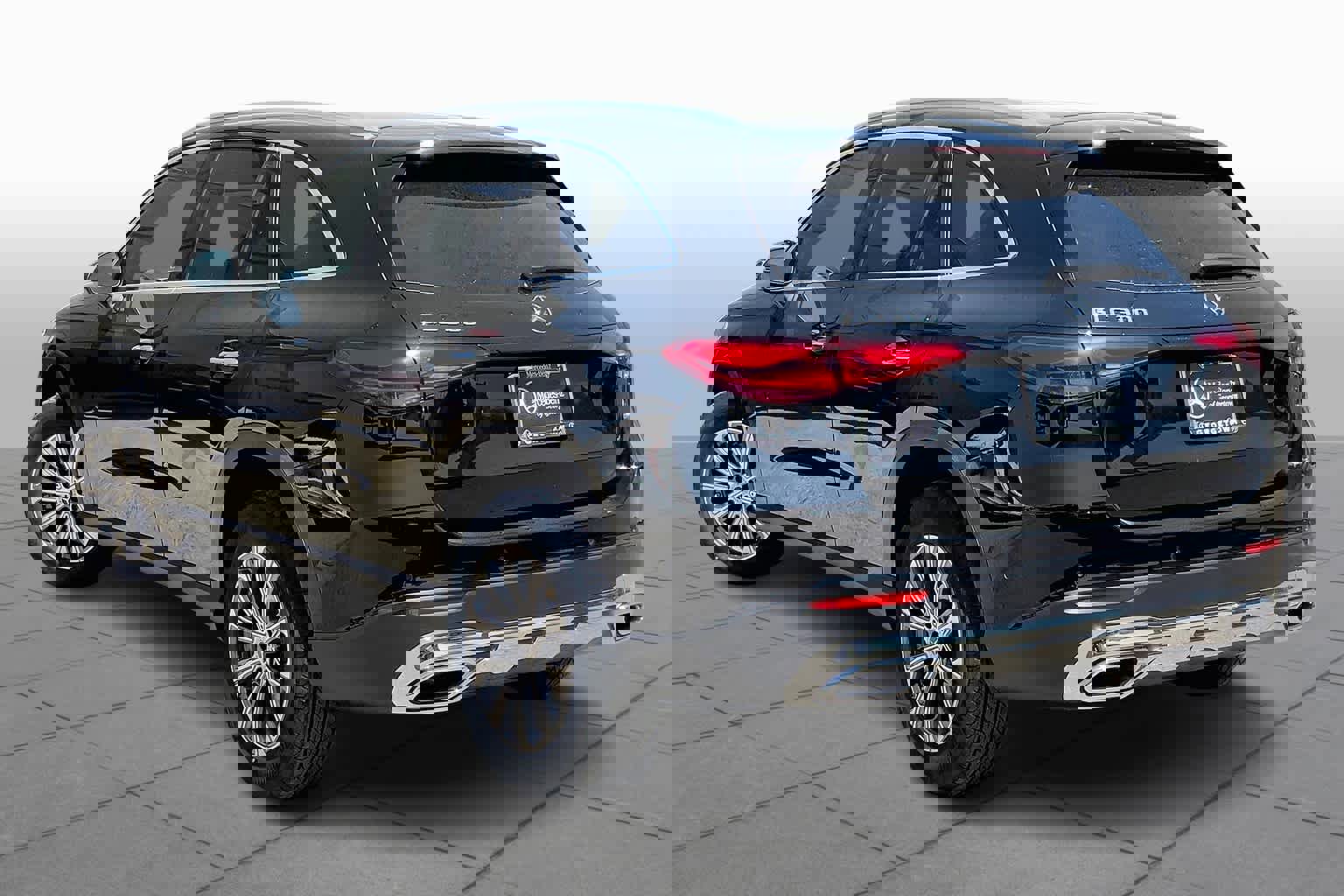 Certified 2025 Mercedes-Benz GLC 300 image 4