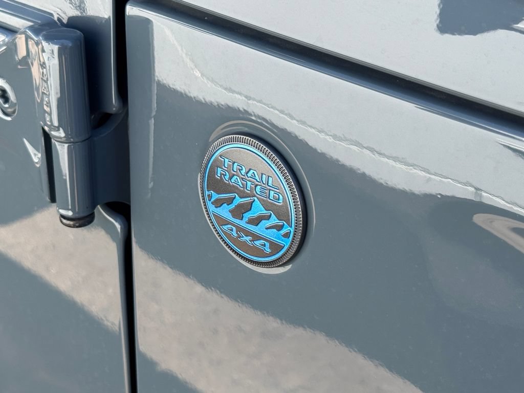 Used 2024 Jeep Wrangler Unlimited AWD/4WD image 3