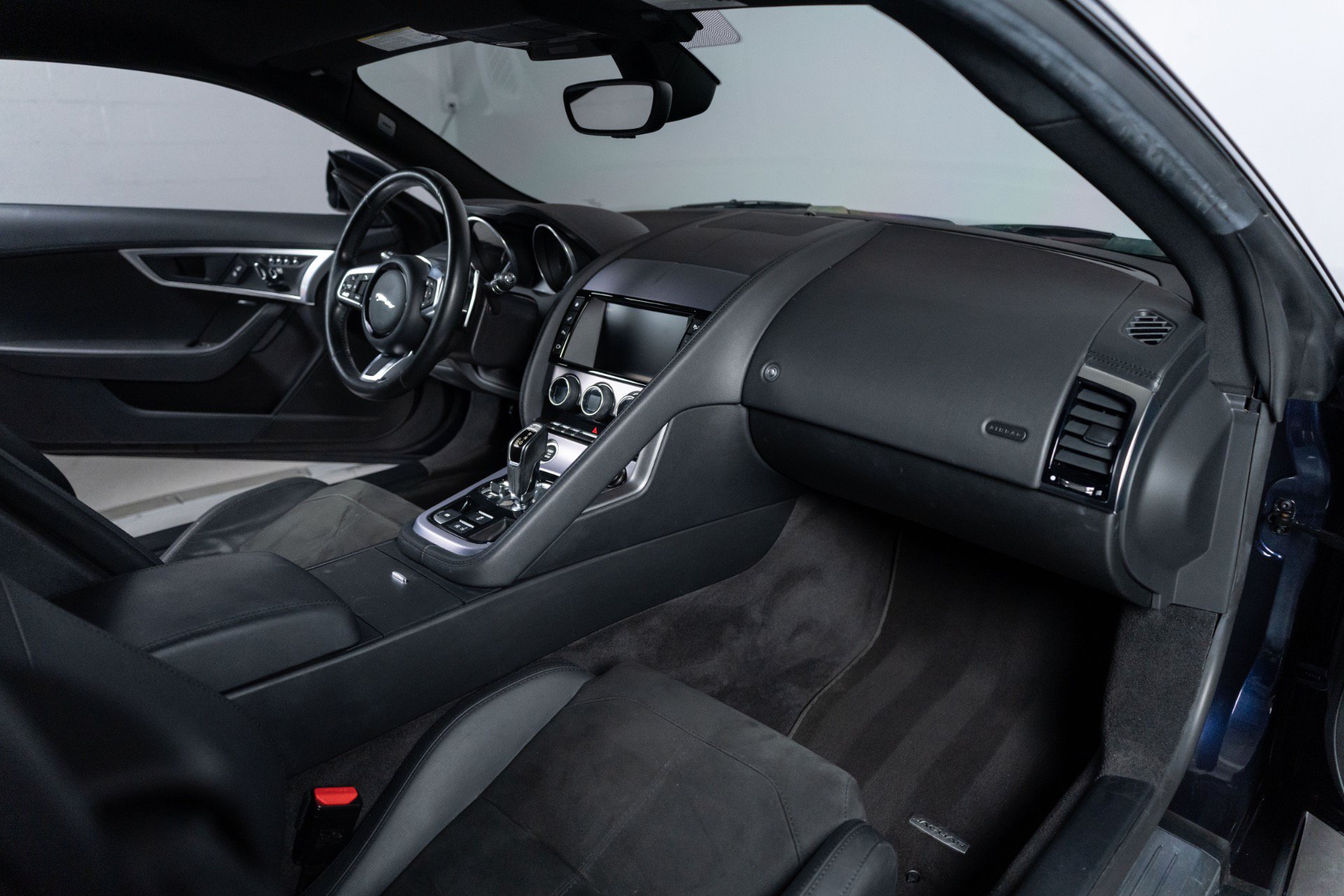 Used 2018 Jaguar F-TYPE Coupe RWD image 51