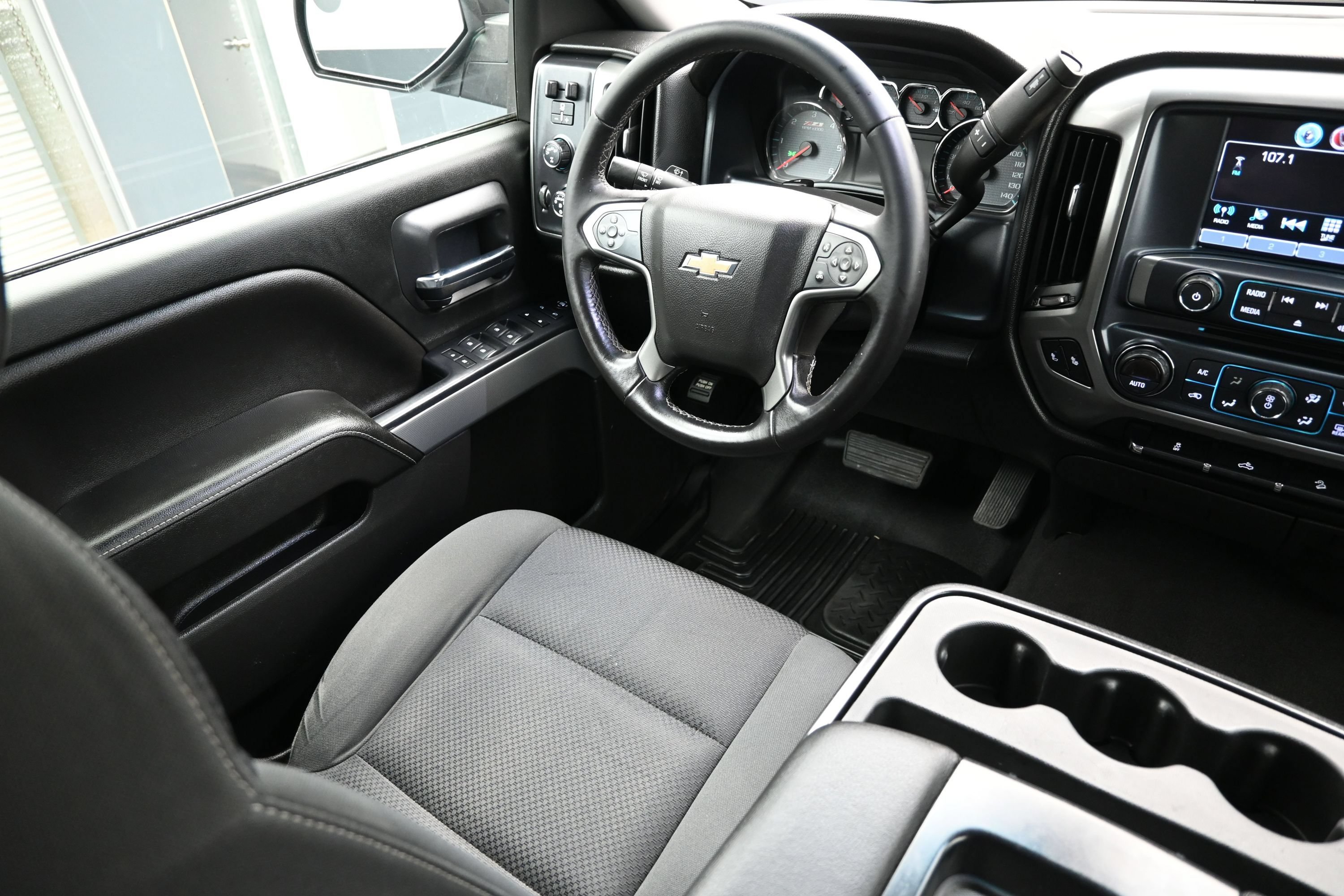 Used 2018 Chevrolet Silverado 1500 LT w/ All Star Edition AWD/4WD image 24