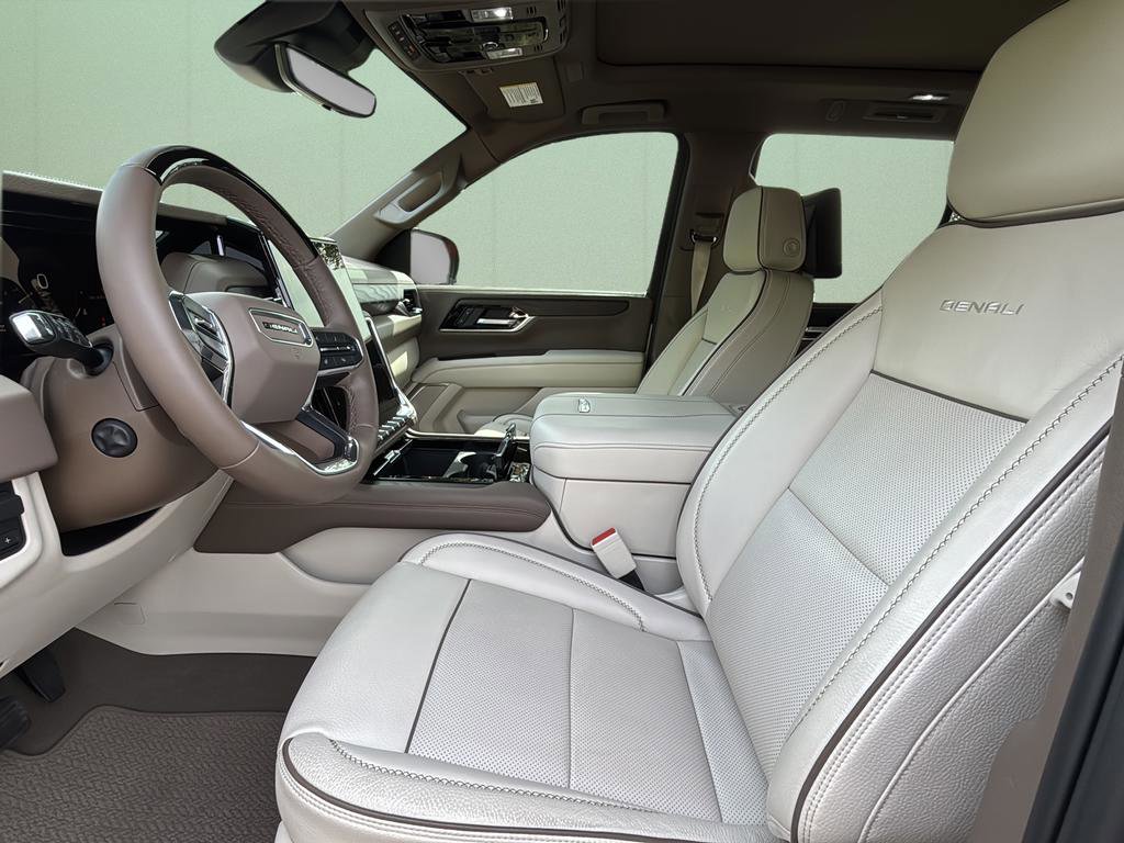 Used 2026 GMC Yukon Denali w/ Denali Reserve Package AWD/4WD image 14
