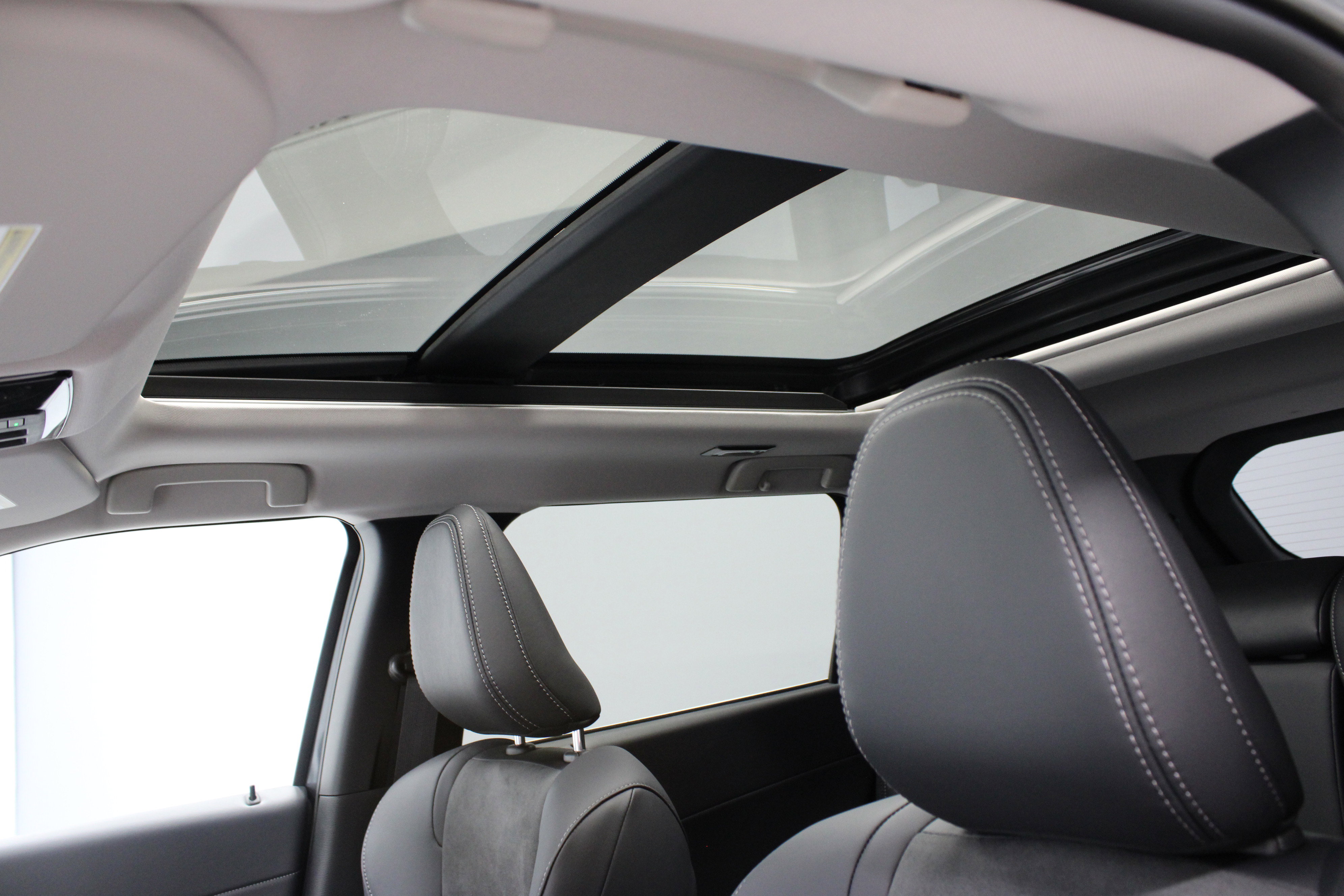 New 2025 Mitsubishi Outlander SE image 31