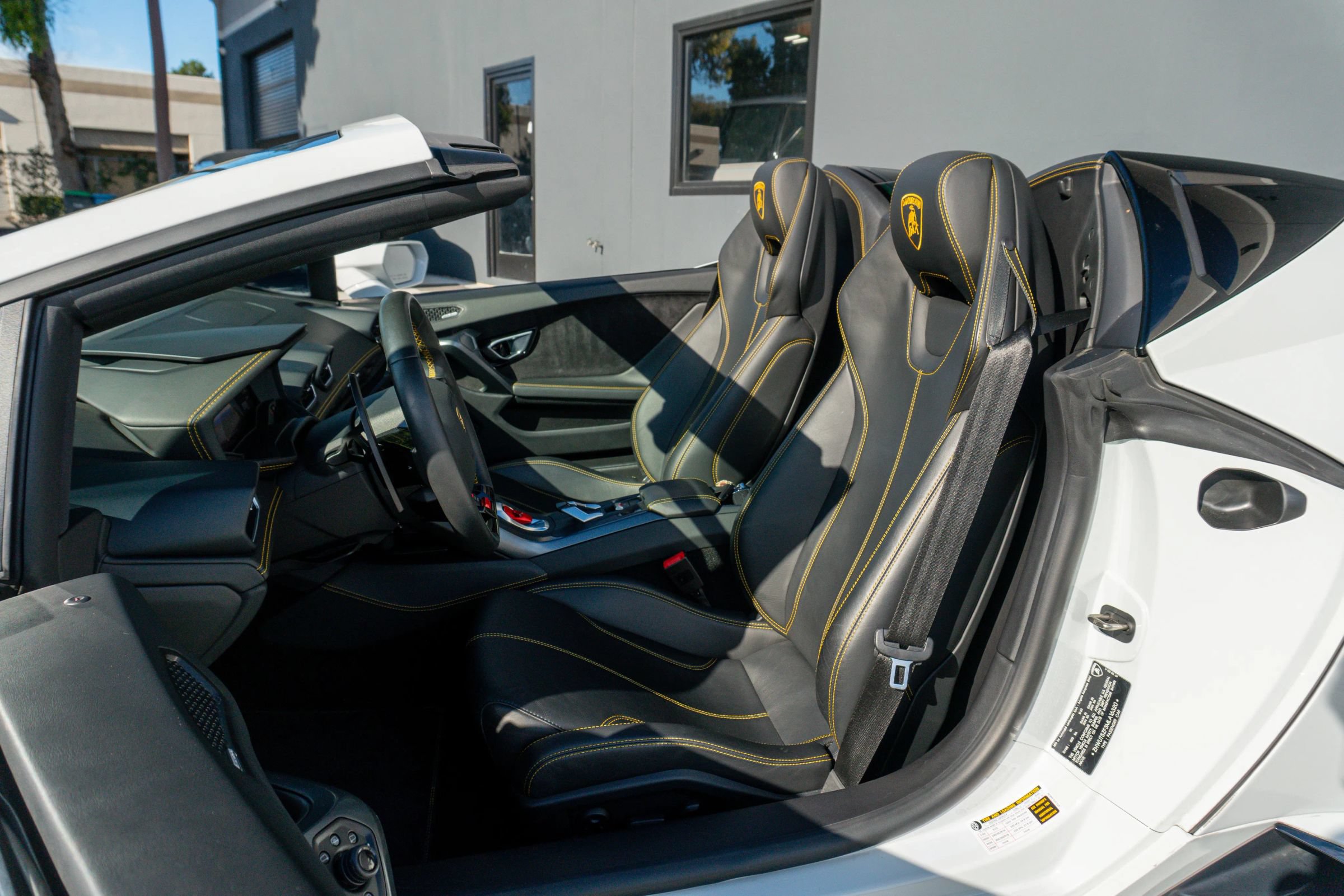 Used 2021 Lamborghini Huracan EVO RWD image 11