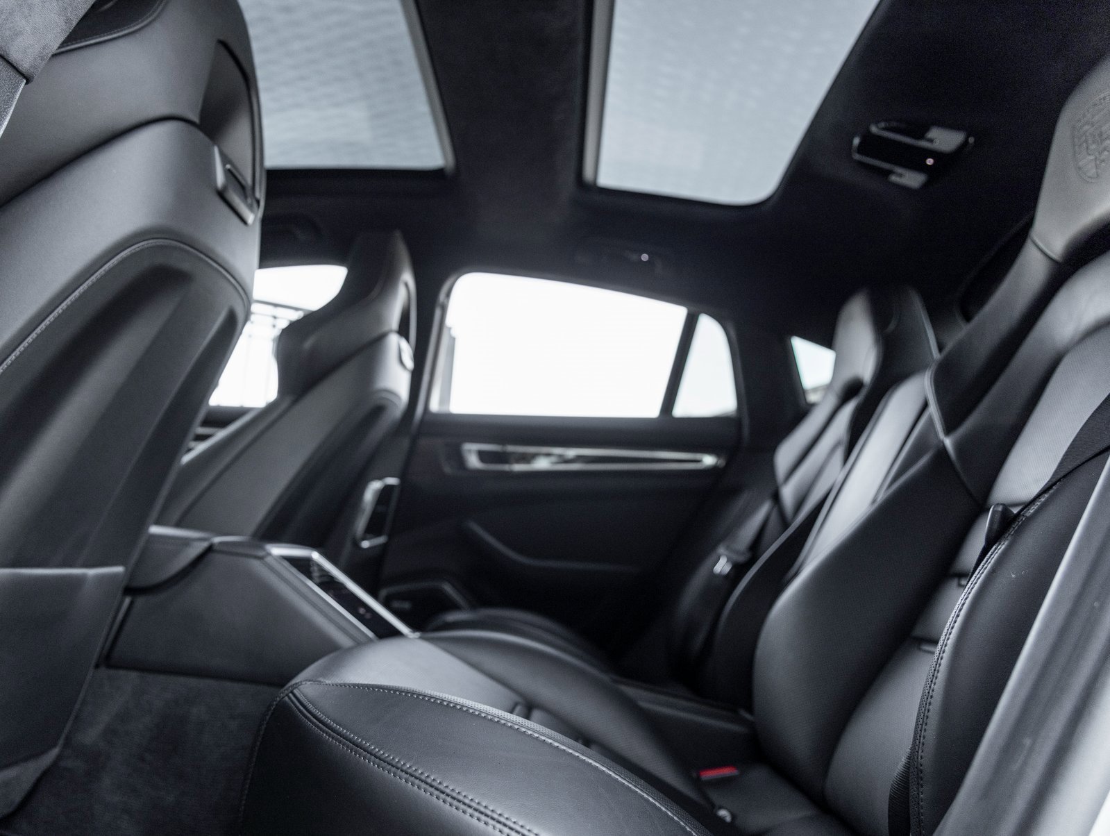 Used 2020 Porsche Panamera GTS image 33