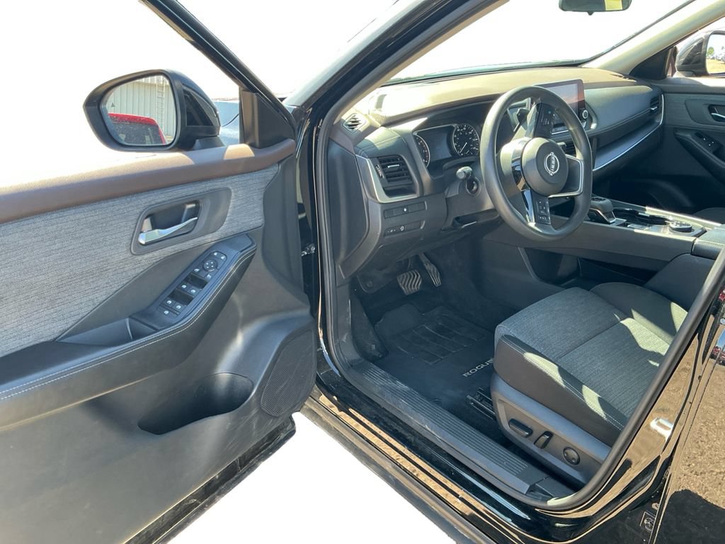 Used 2023 Nissan Rogue SV AWD/4WD image 24