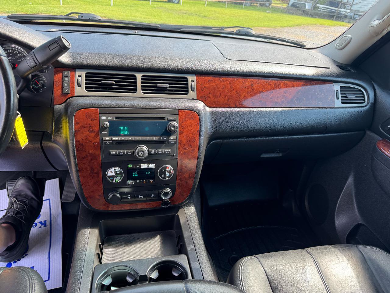 Used 2014 Chevrolet Suburban LT w/ Luxury Package RWD image 38