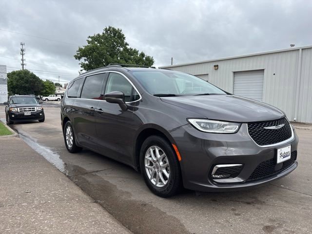 Used 2022 Chrysler Pacifica Touring-L FWD image 1