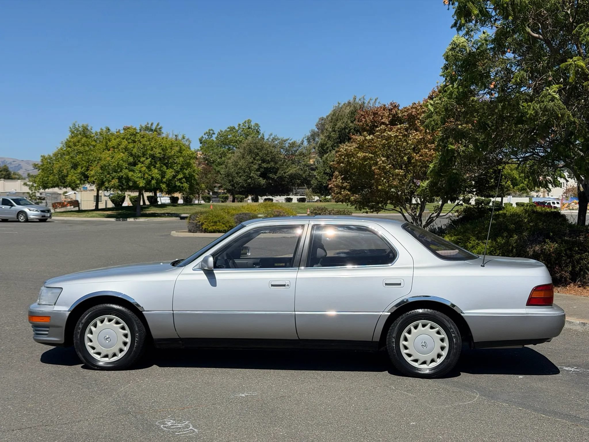 Used 1990 Lexus LS 400 RWD image 9