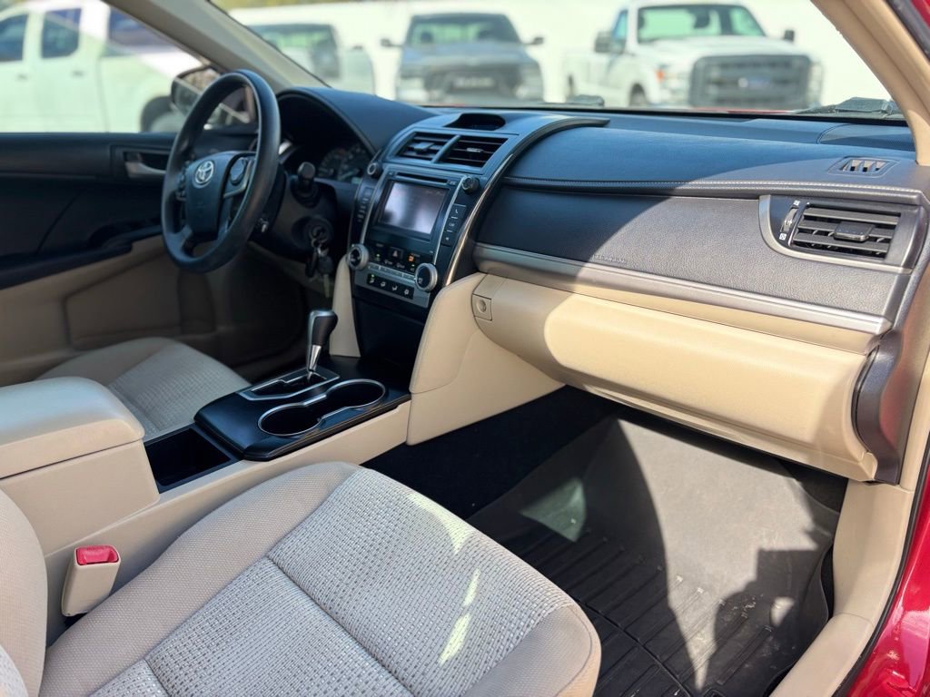 Used 2013 Toyota Camry L image 12