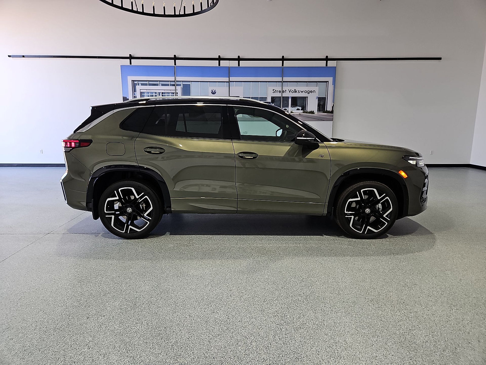New 2026 Volkswagen Tiguan SEL R-Line AWD/4WD image 10