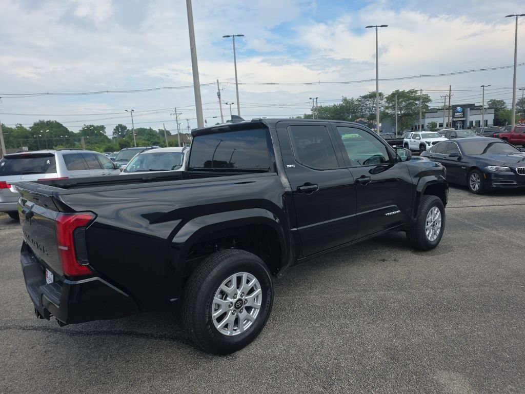 Certified 2025 Toyota Tacoma SR5 AWD/4WD image 4