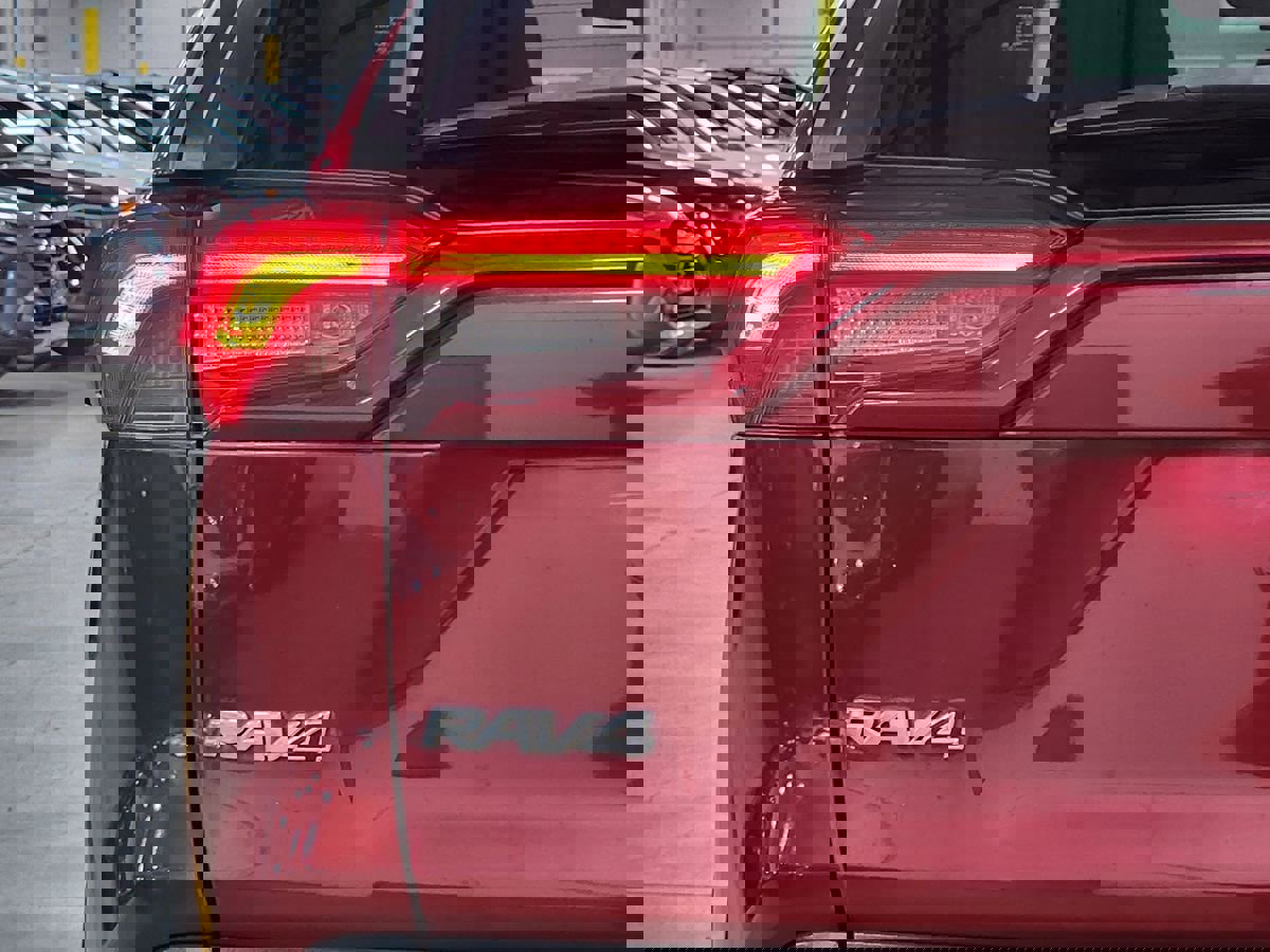 Used 2019 Toyota RAV4 XLE Premium image 20