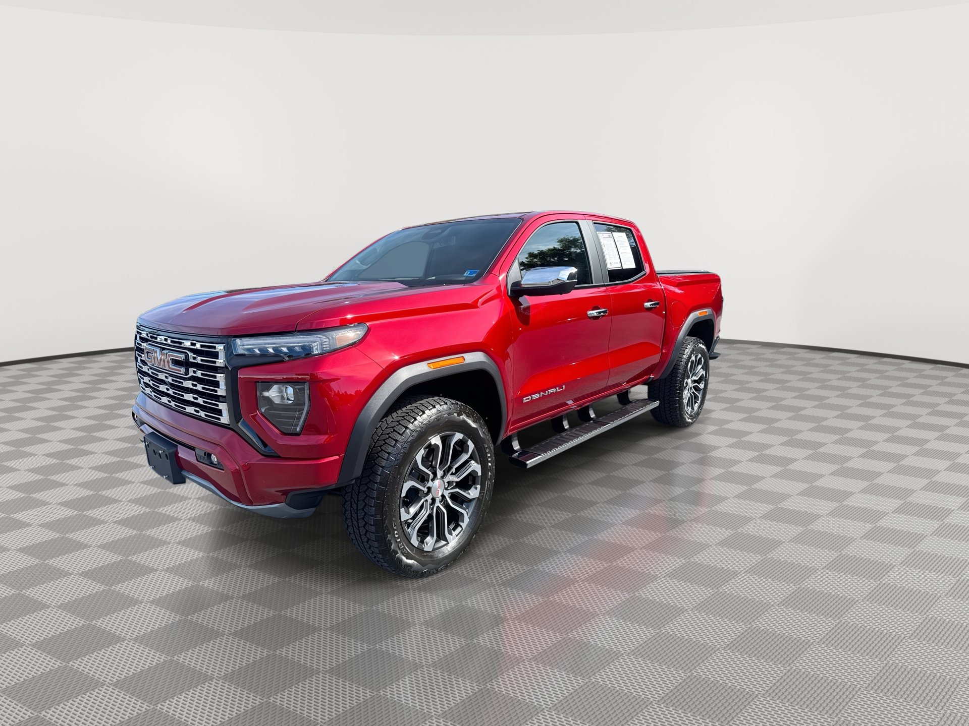 Used 2025 GMC Canyon Denali AWD/4WD image 4