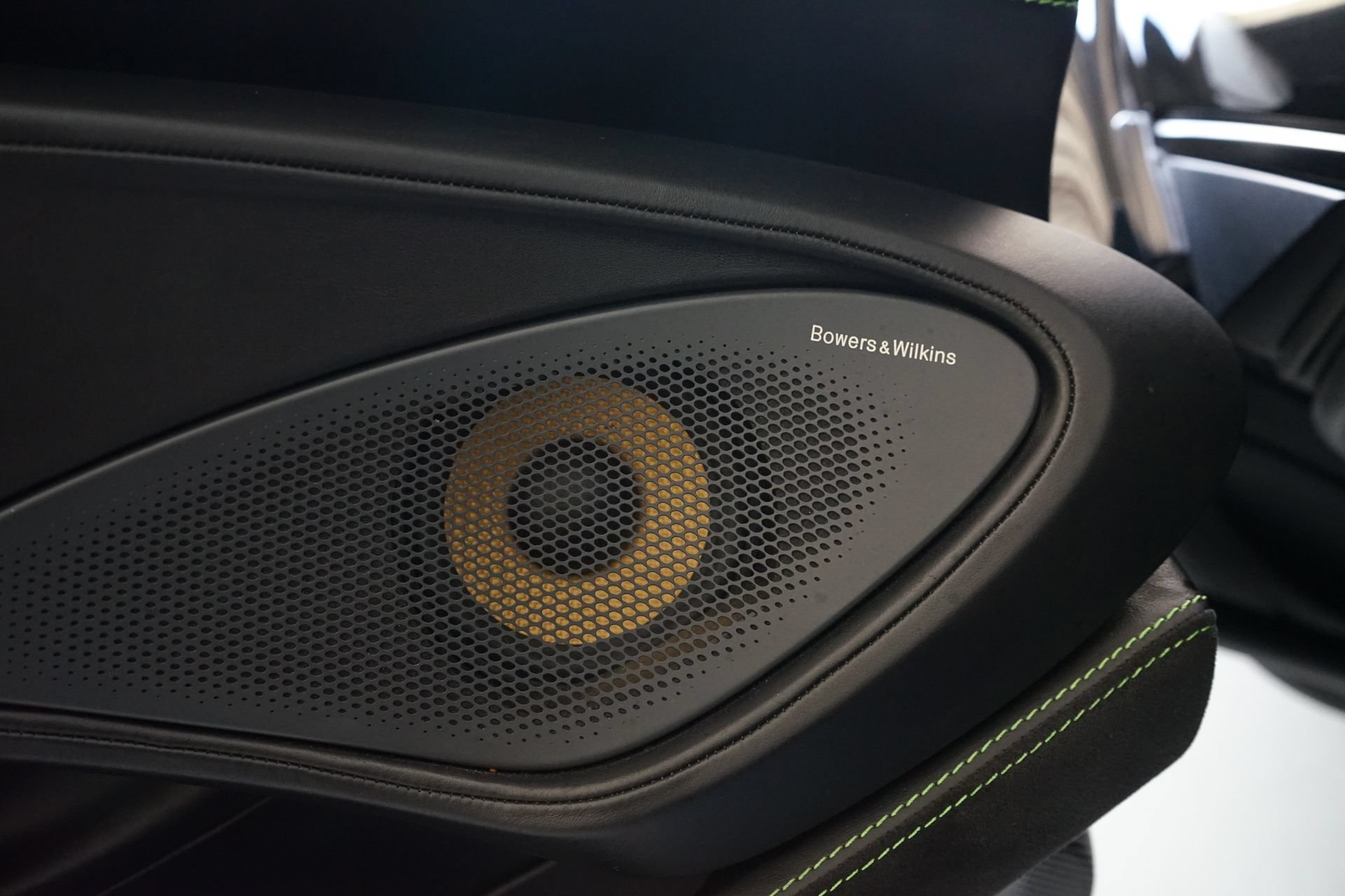 Used 2017 McLaren 570S RWD image 23
