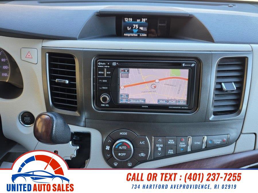 Used 2013 Toyota Sienna XLE w/ Entertainment Pkg image 16