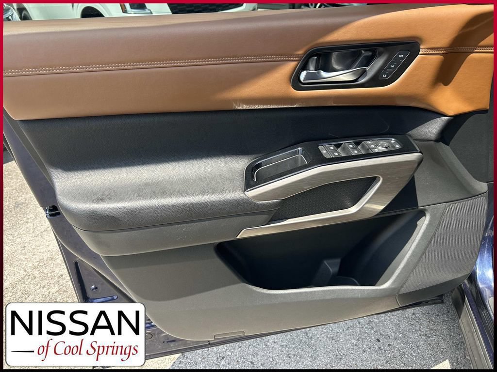 Used 2023 Nissan Pathfinder Platinum FWD image 19