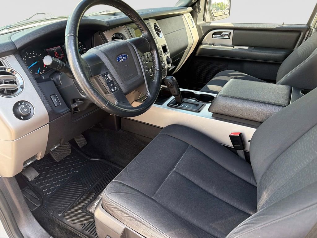 Used 2017 Ford Expedition XLT AWD/4WD image 22