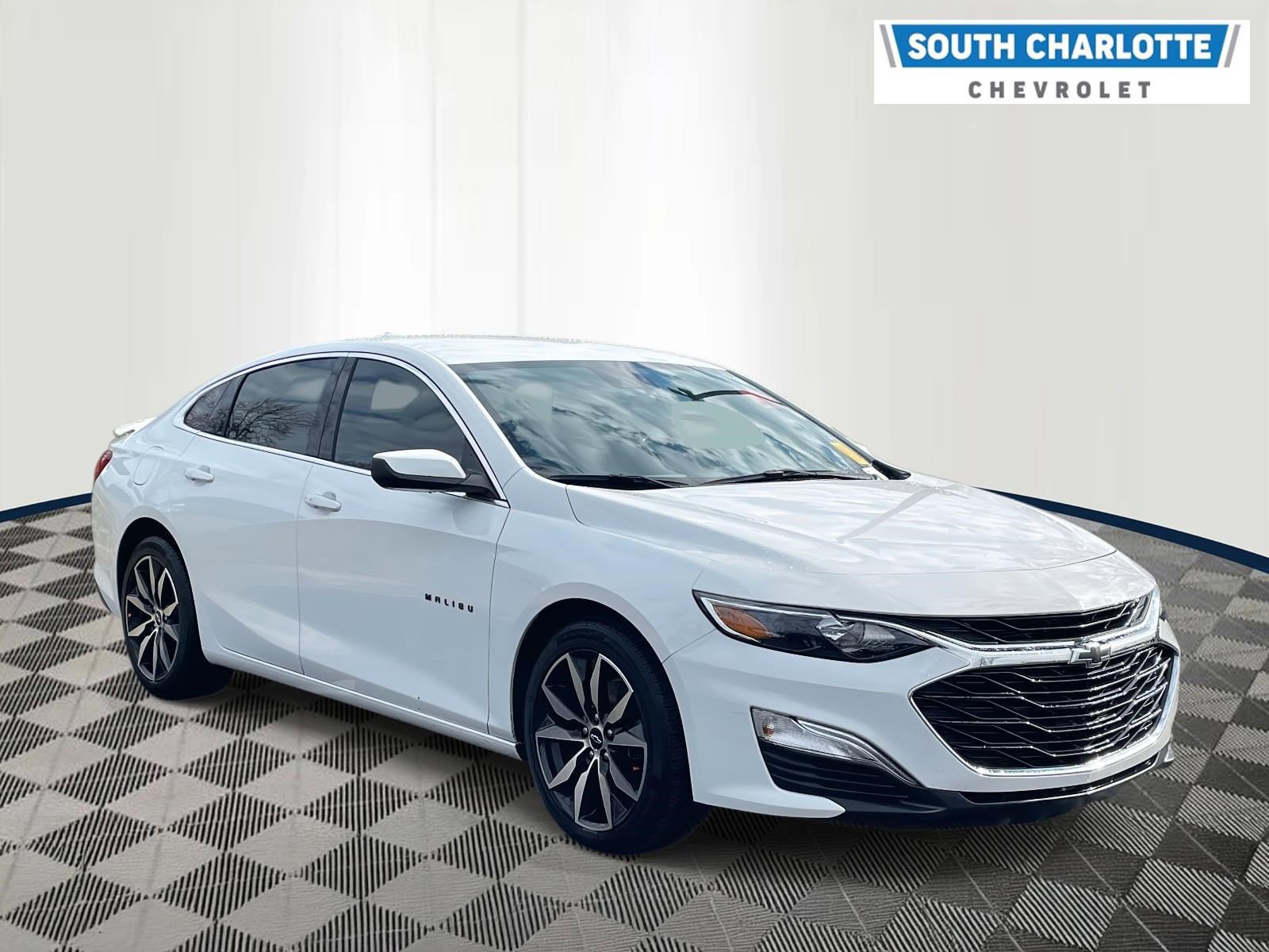 Used 2023 Chevrolet Malibu RS image 3