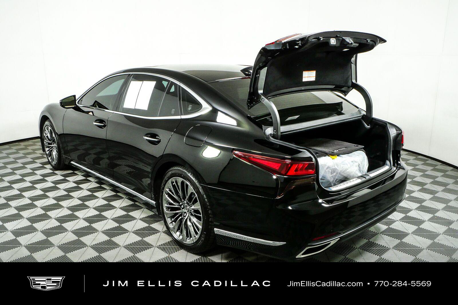 Used 2021 Lexus LS 500 w/ Accessory Package (Z1) RWD image 32