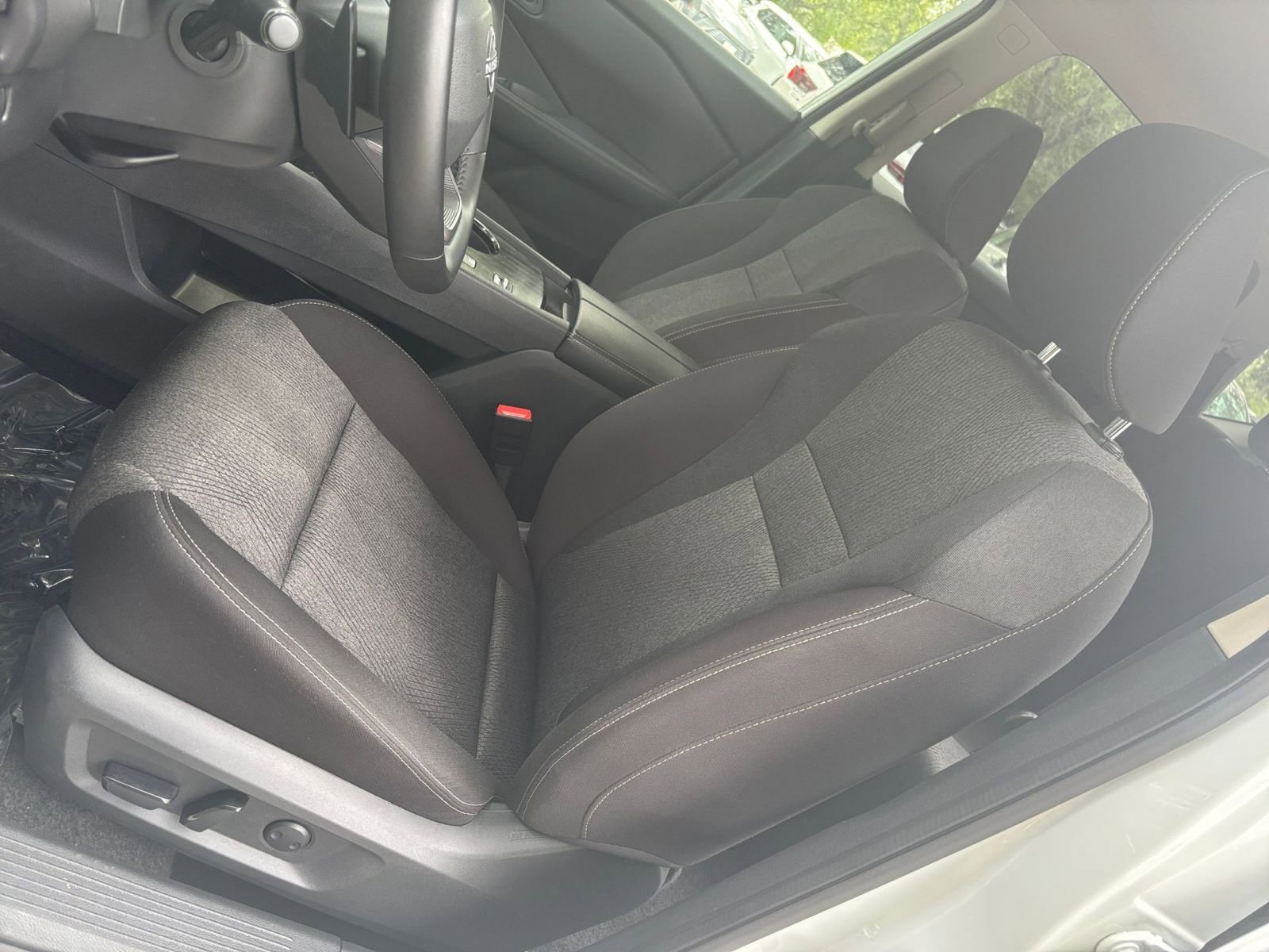 Used 2025 Nissan Rogue SV FWD image 37