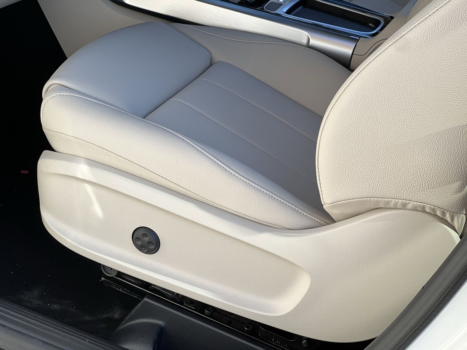 Certified 2026 Mercedes-Benz GLB 250 4MATIC image 12