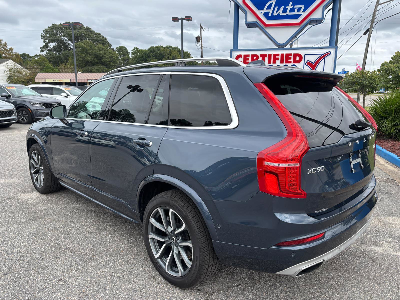 Used 2019 Volvo XC90 T6 Momentum w/ Advanced Package image 3
