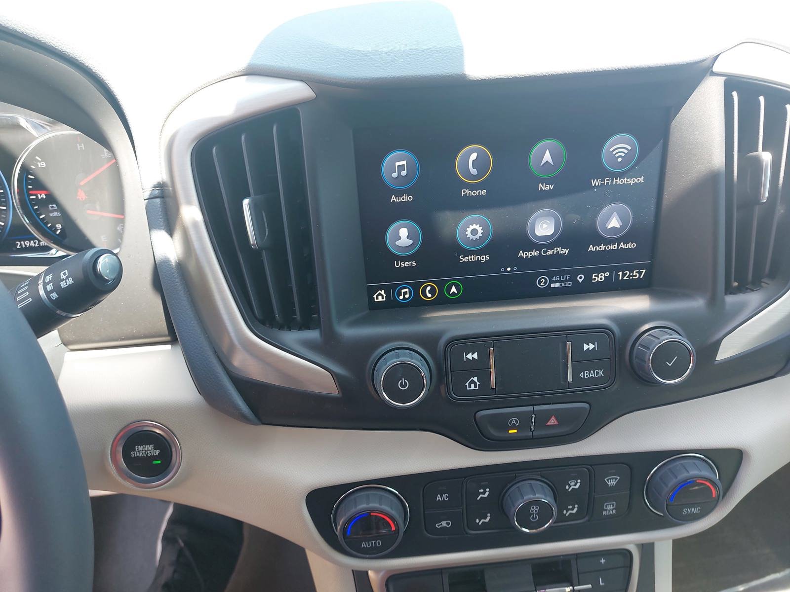 Used 2024 GMC Terrain Denali w/ Denali Premium Package AWD/4WD image 20