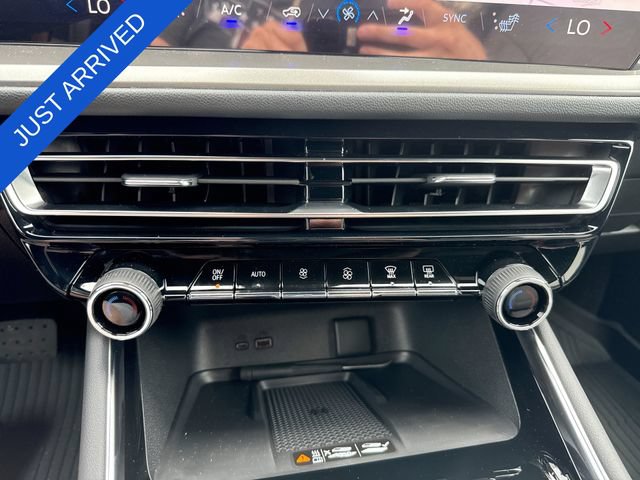 New 2026 Chevrolet Traverse LT w/ Driver Confidence Package FWD image 19