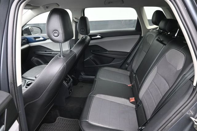Used 2022 Volkswagen Taos SE FWD image 23