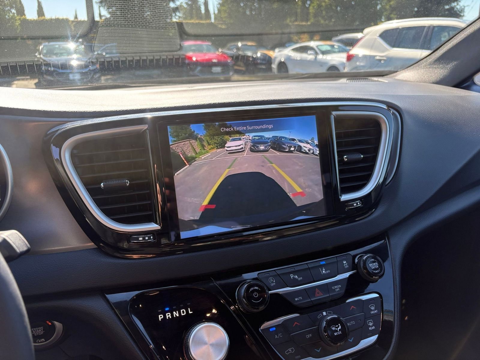 Used 2025 Chrysler Pacifica Select image 25