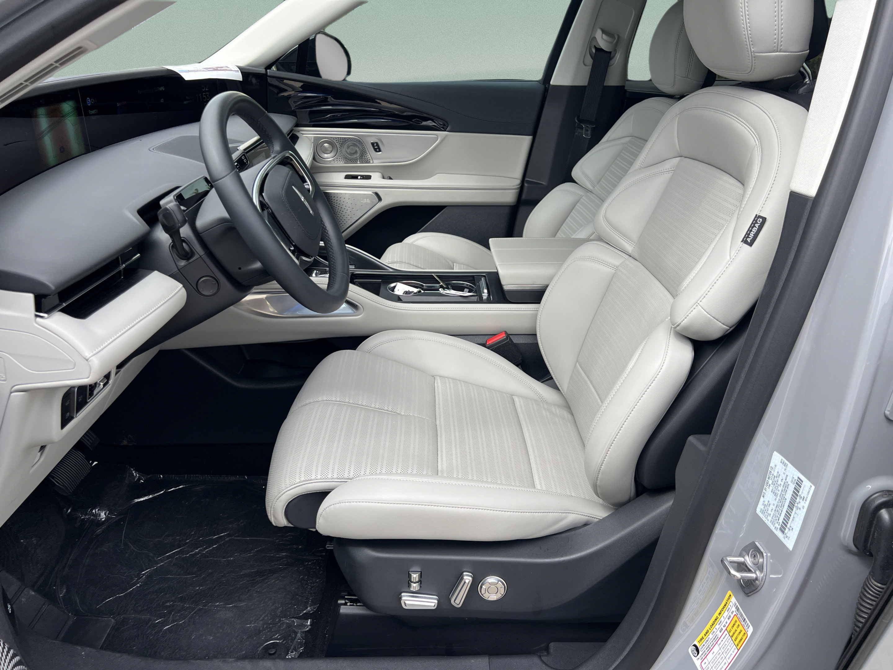 New 2026 Lincoln Nautilus Reserve AWD/4WD image 10