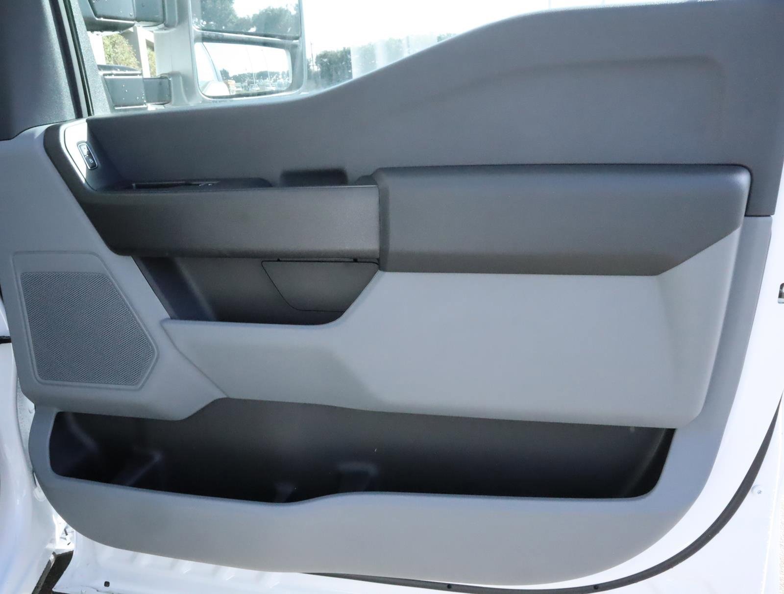 Used 2024 Ford F450 XL w/ XL Chrome Package image 23