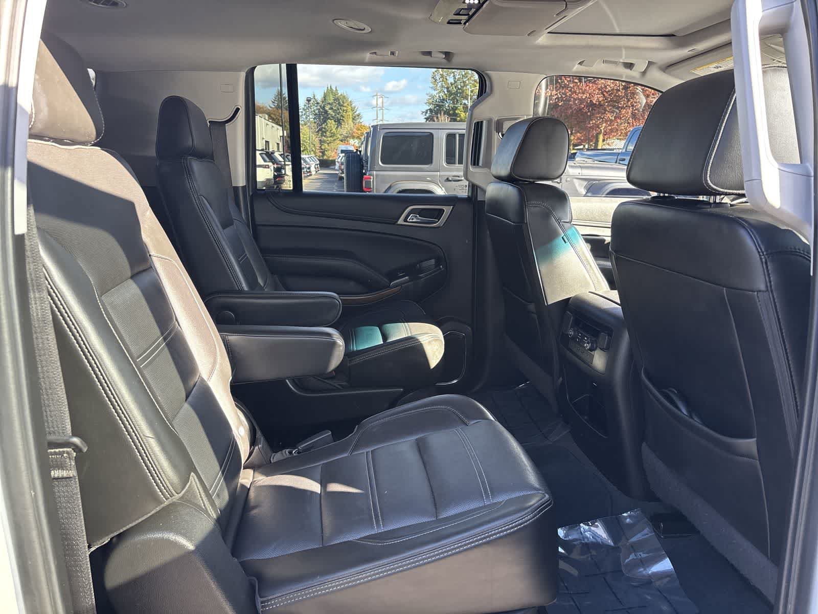 Used 2020 GMC Yukon XL Denali w/ Denali Premium Package AWD/4WD image 6