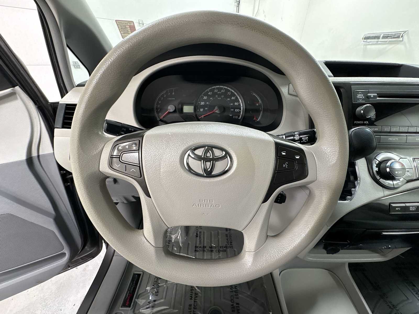Used 2014 Toyota Sienna LE FWD image 16