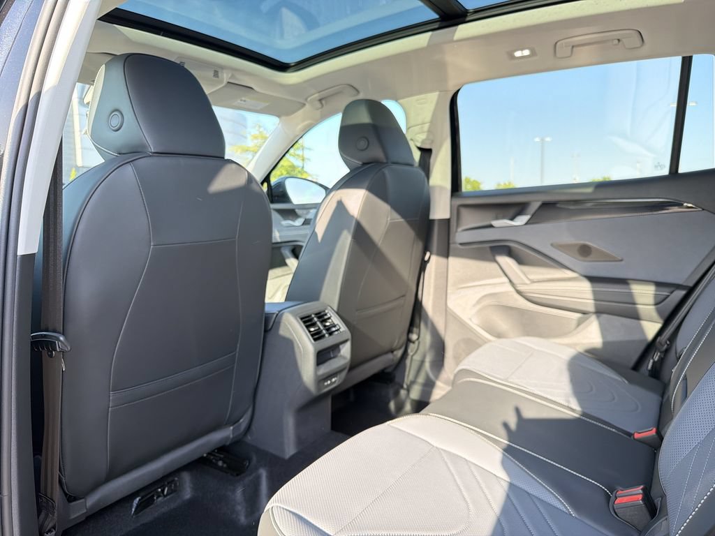 New 2026 Volkswagen Tiguan SE FWD image 12