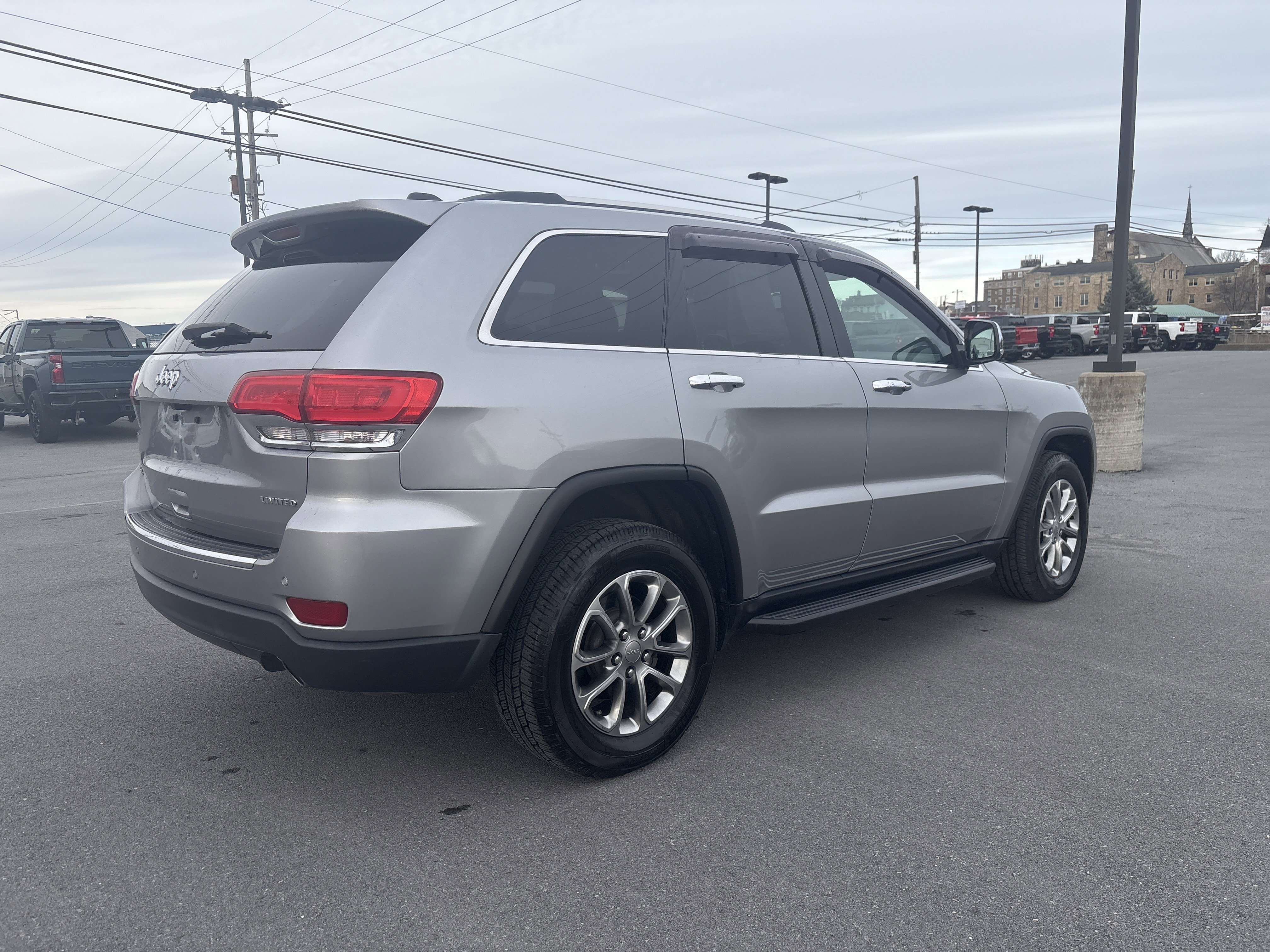 Used 2016 Jeep Grand Cherokee Limited image 3