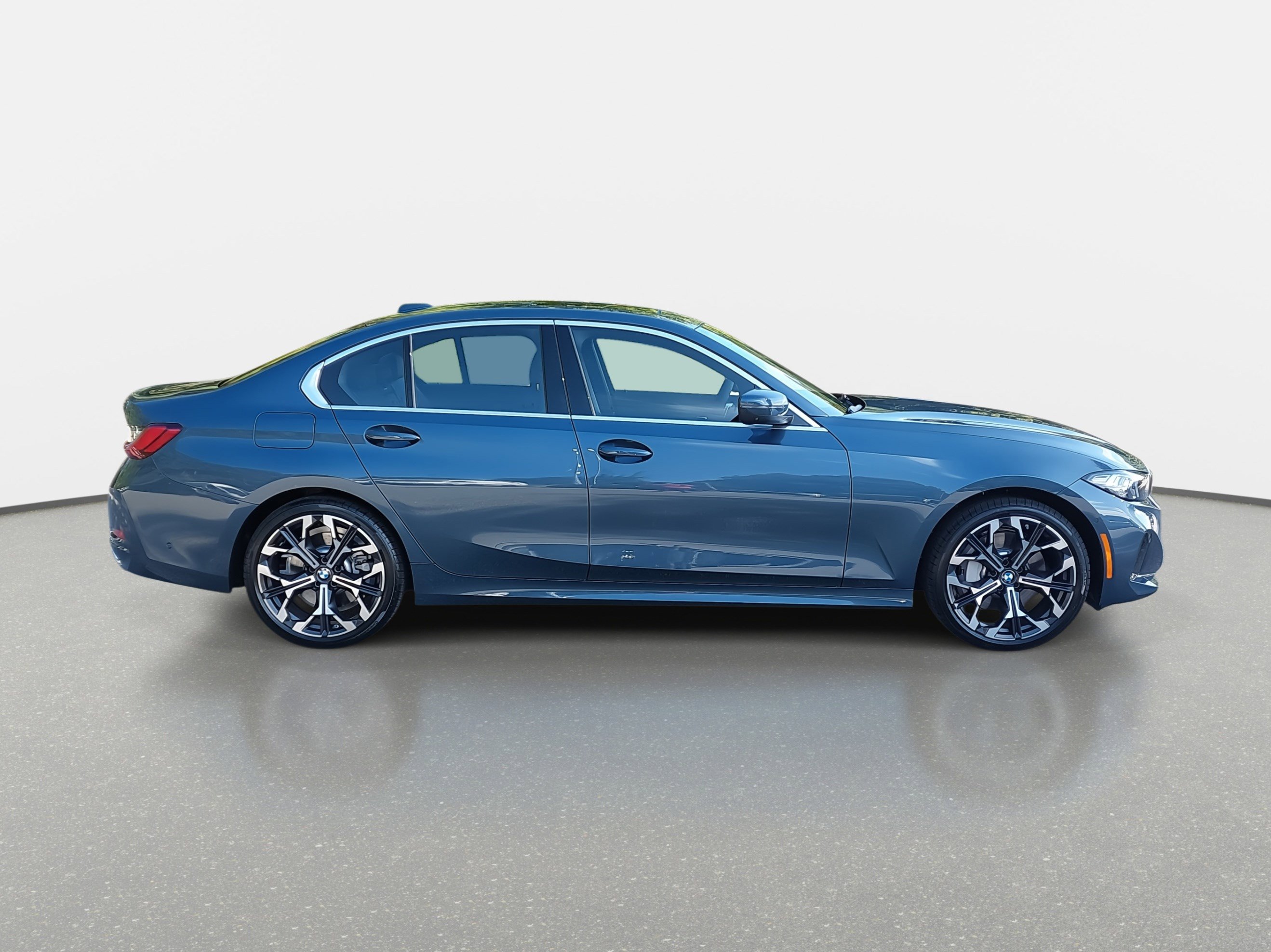 New 2025 BMW 330i Sedan w/ Premium Package image 4