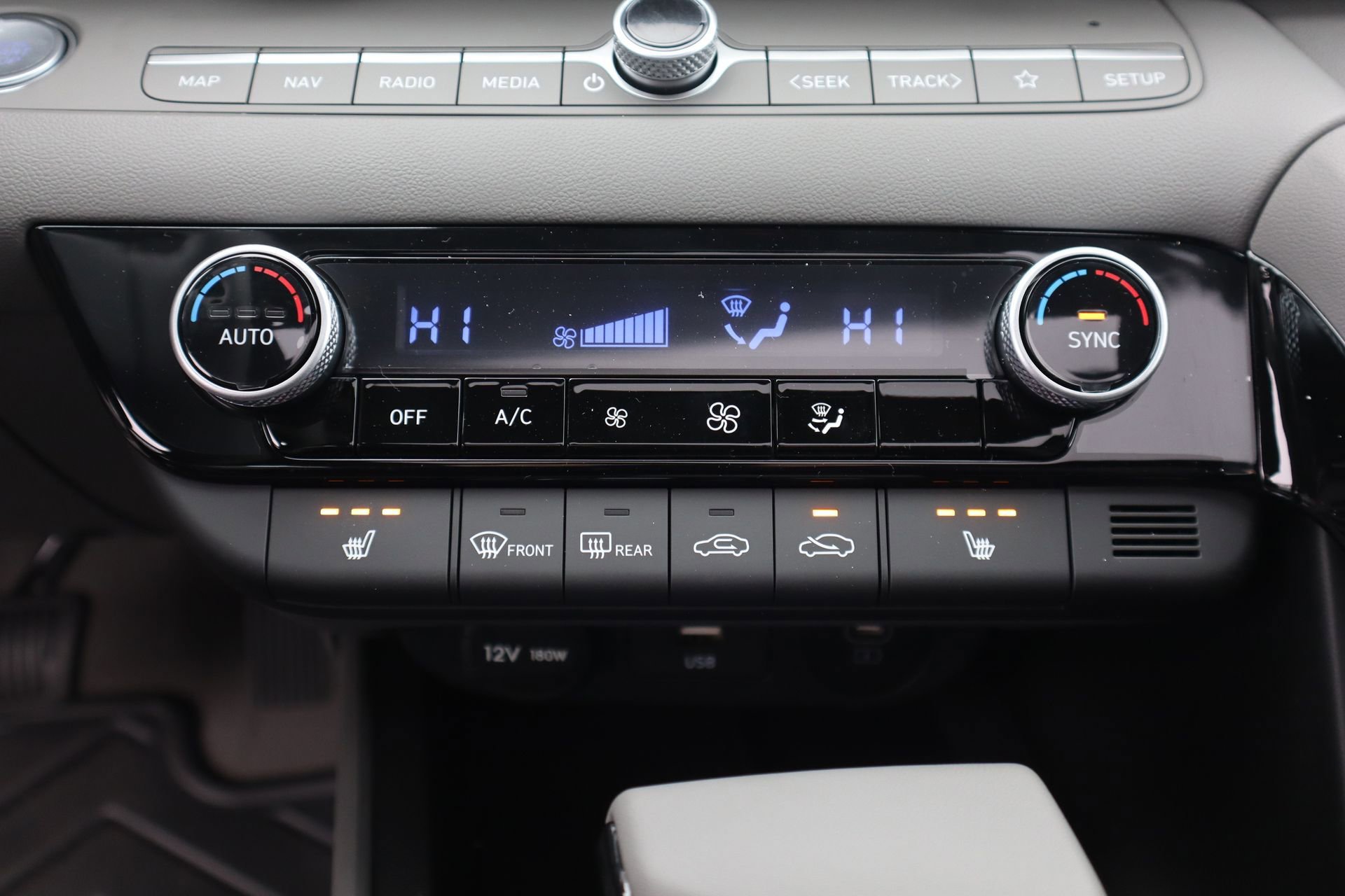 Certified 2025 Hyundai Elantra SEL image 16