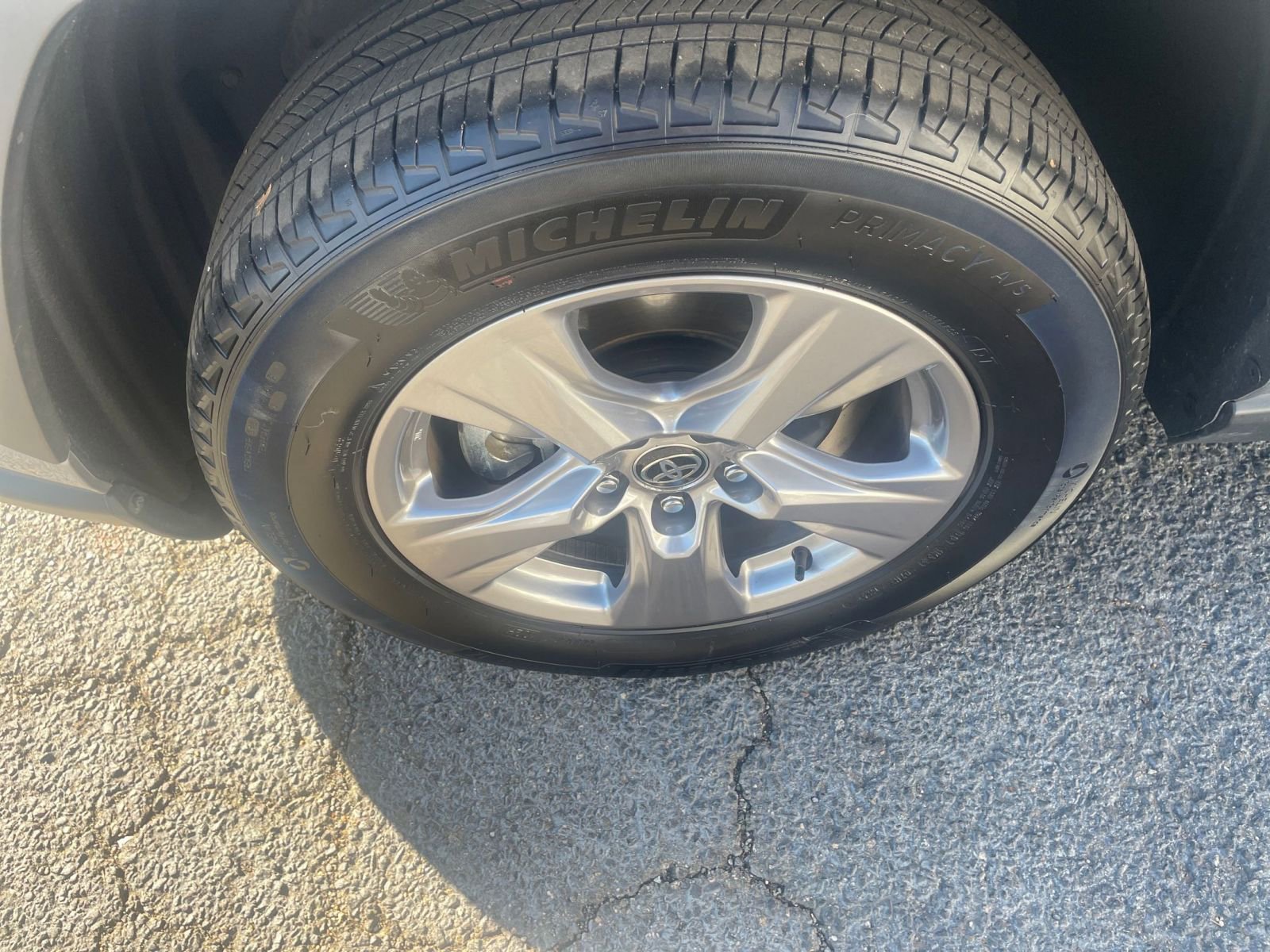 Used 2025 Toyota RAV4 XLE image 32