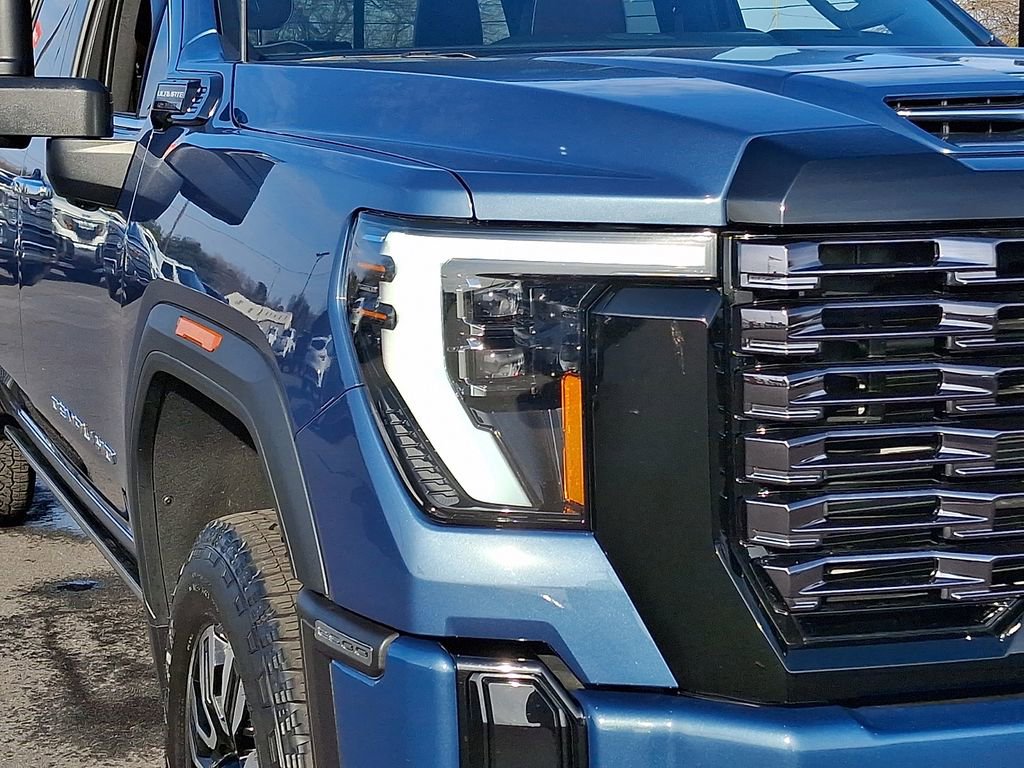 Used 2025 GMC Sierra 2500 Denali Ultimate image 9