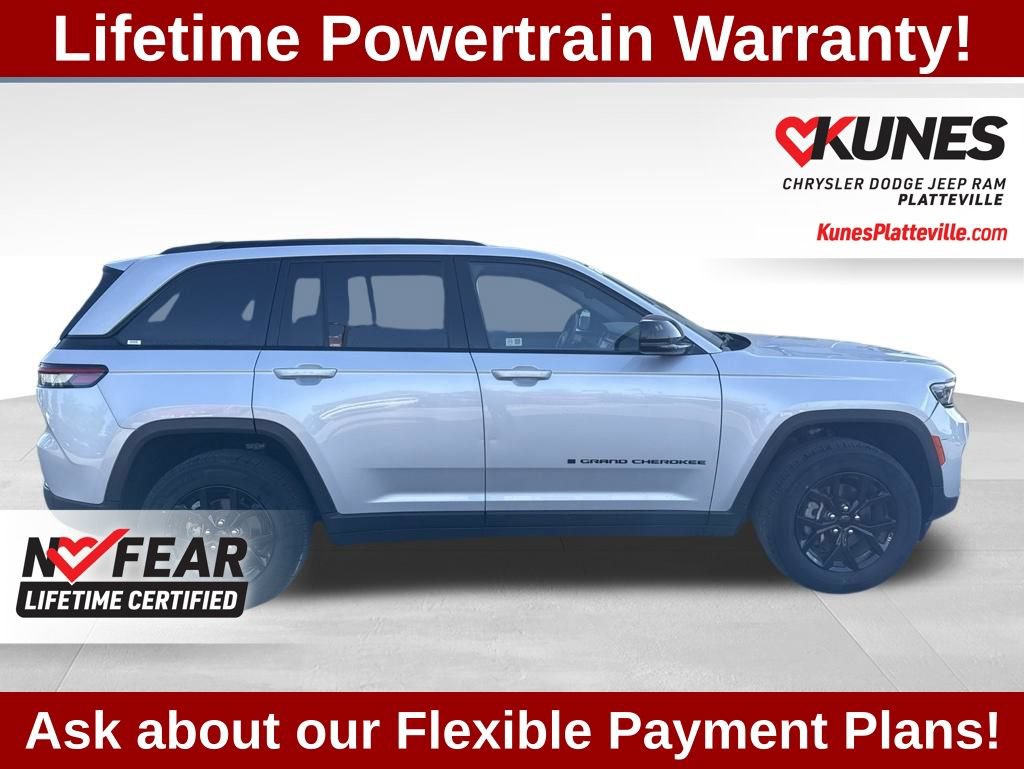 Used 2024 Jeep Grand Cherokee Altitude AWD/4WD image 3
