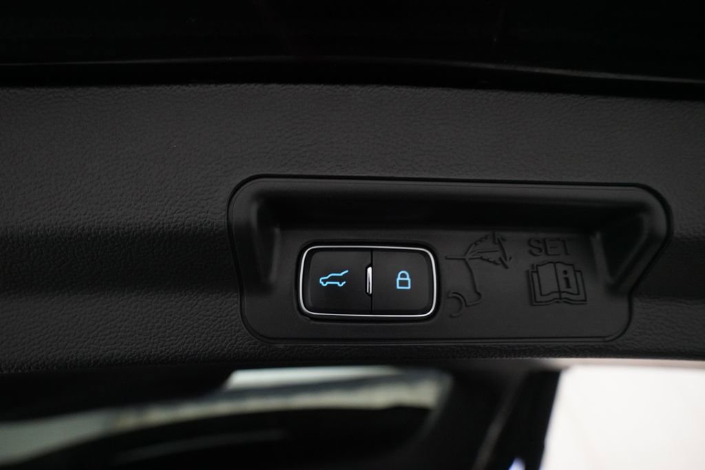 Used 2023 Ford Explorer Limited w/ Equipment Group 301A AWD/4WD image 15