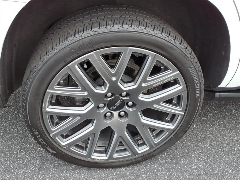 Used 2025 GMC Yukon Denali Ultimate w/ LPO, Floor Liner Package AWD/4WD image 22