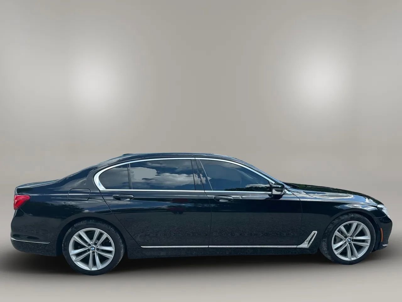 Used 2018 BMW 750i xDrive image 8