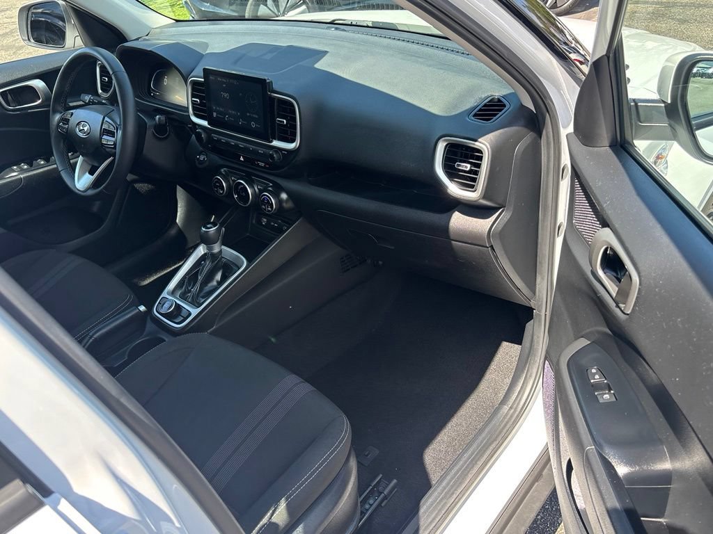 Used 2024 Hyundai Venue SEL FWD image 31