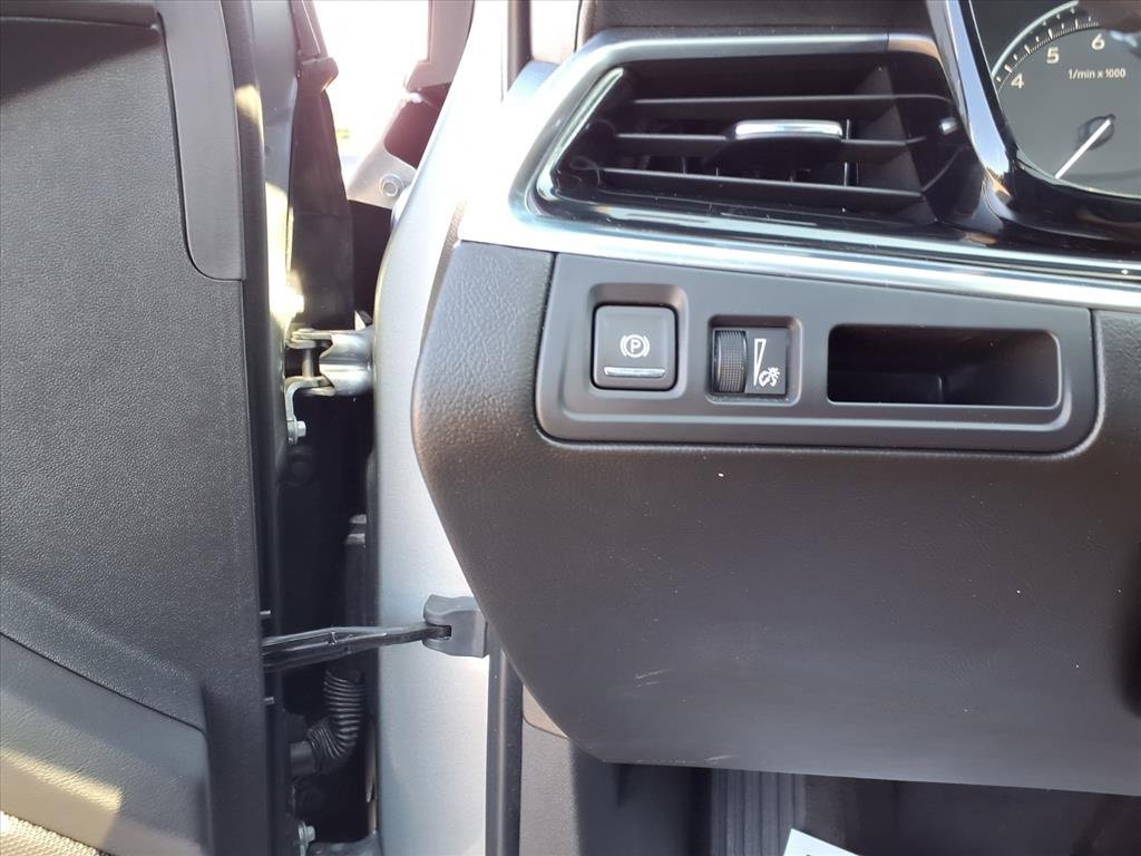 Used 2025 Cadillac XT6 Premium Luxury image 16