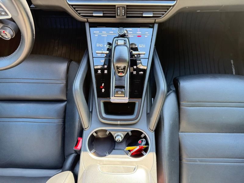 Used 2021 Porsche Cayenne Coupe AWD/4WD image 24