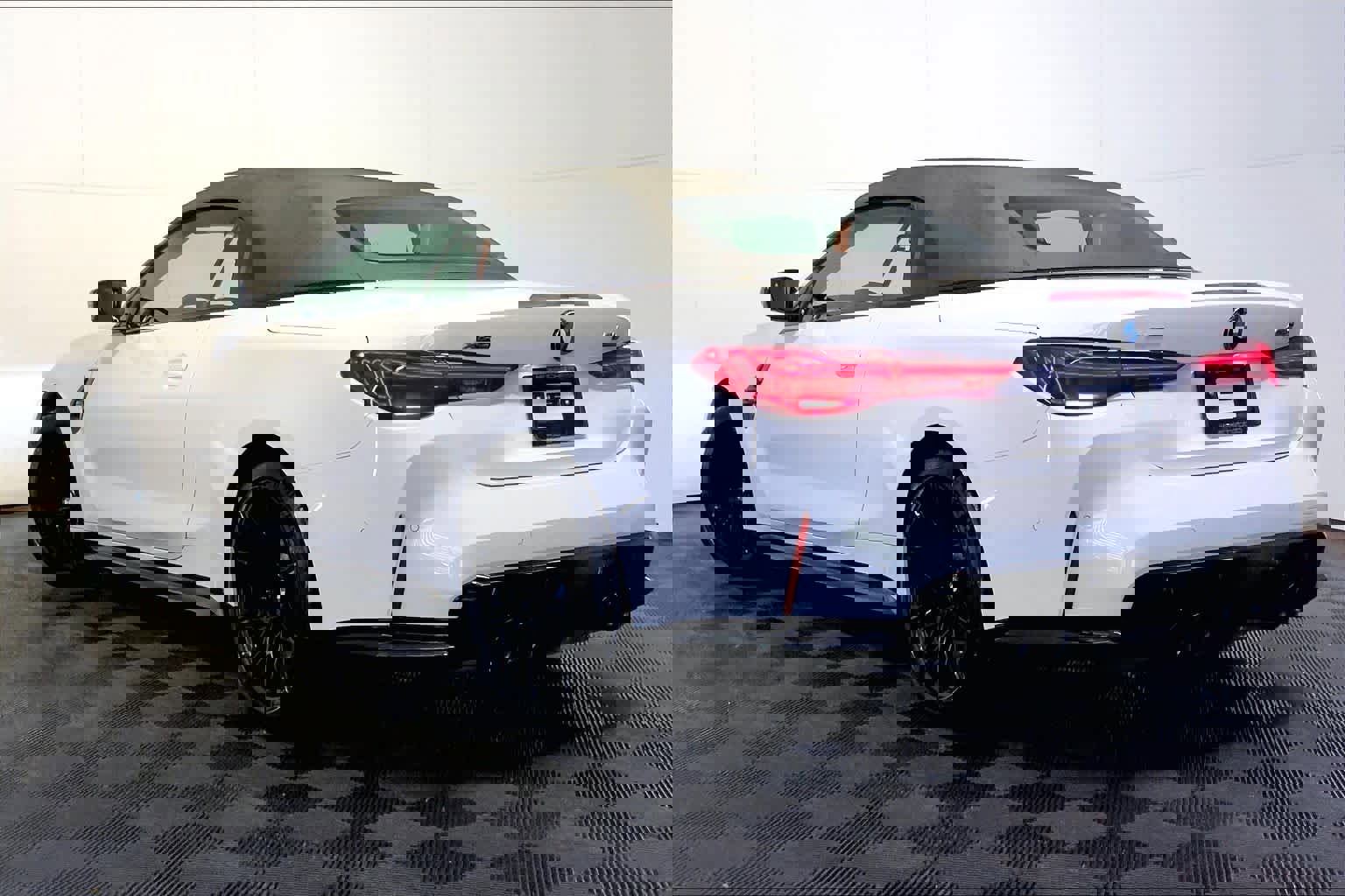 Used 2025 BMW M4 xDrive Competition w/ Executive Package image 3