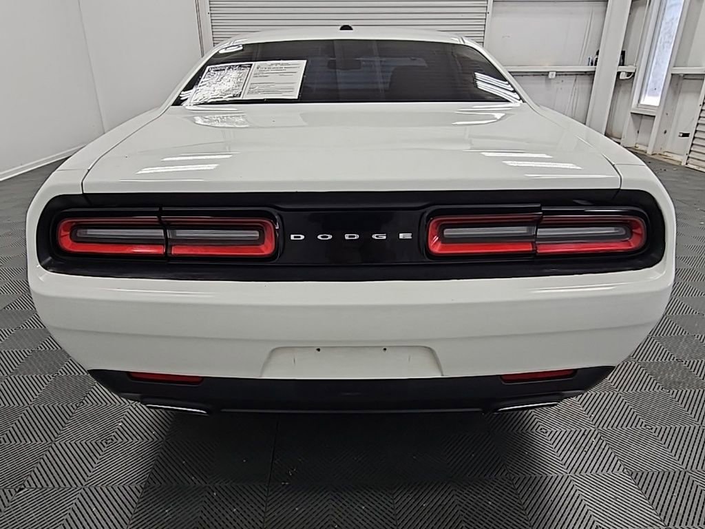 Used 2015 Dodge Challenger SXT image 8